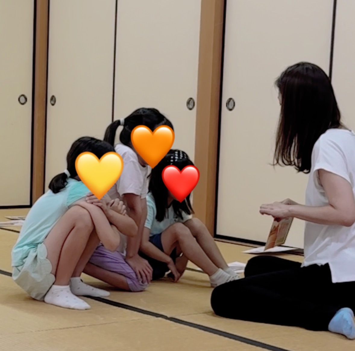 絵本を読む様子